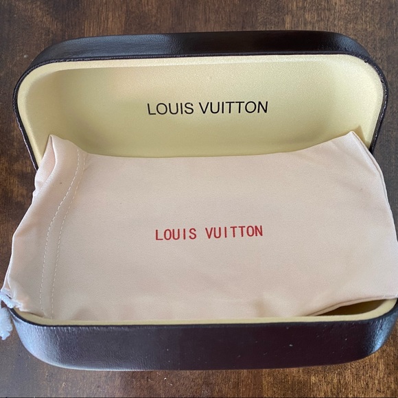Louis Vuitton Hard Sunglass case/ Pouch/ Cleaning Cloth & Box - Picture 4 of 5